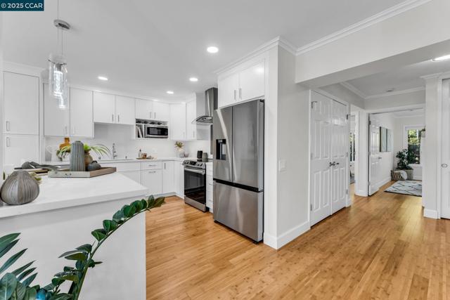 1200 Leisure Ln, Walnut Creek CA: https://media.crmls.org/mediaz/939b2469-75f2-4b13-a60c-3a5bdfc2e590.jpg