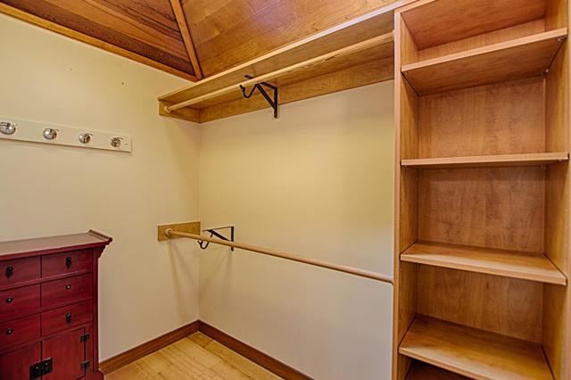 18467 Las Cumbres Road, Los Gatos CA: https://media.crmls.org/mediaz/939b46a8-66ce-4143-9cd4-0a823929eeec.jpg