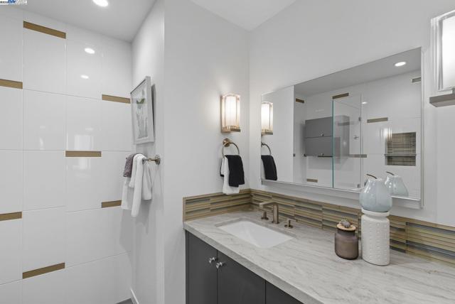 156 Lombard St, San Francisco CA: https://media.crmls.org/mediaz/939bc5e1-3e89-46f7-949c-18abfc32ca55.jpg