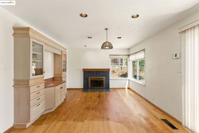 6223 Valroy Dr, San Jose CA: https://media.crmls.org/mediaz/939cc629-3ae4-45f8-b950-bf2111c4ef71.jpg