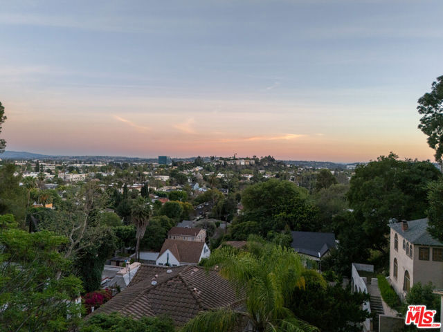 769 Bonita Drive, South Pasadena CA: https://media.crmls.org/mediaz/939cfd90-263b-4f0e-b3ee-647a1e95f91c.jpg
