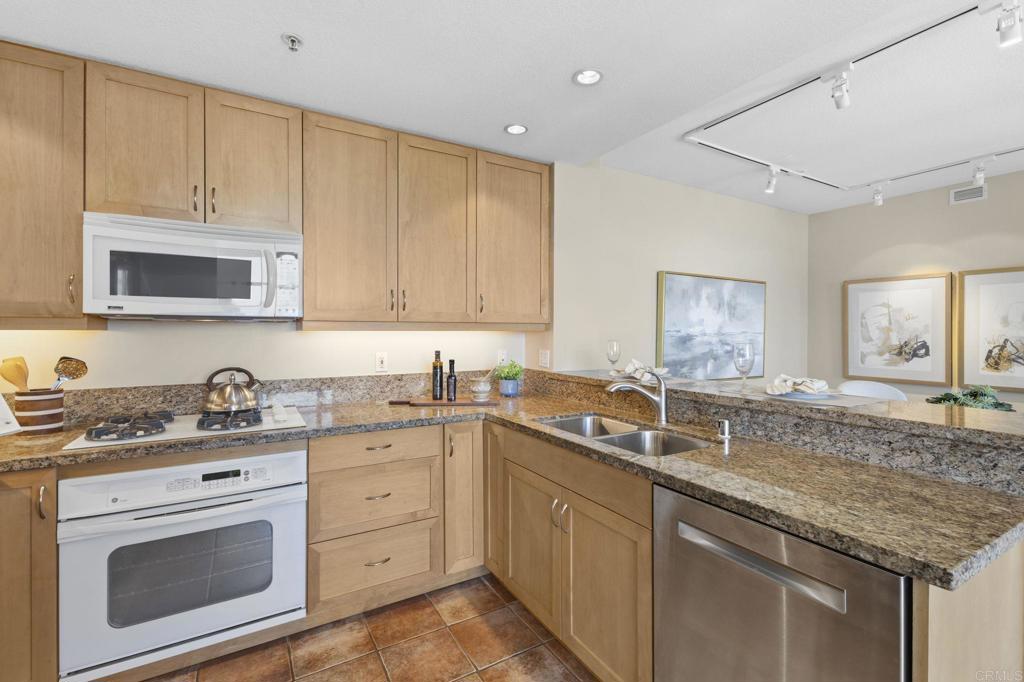 850 Beech Street - photo 18