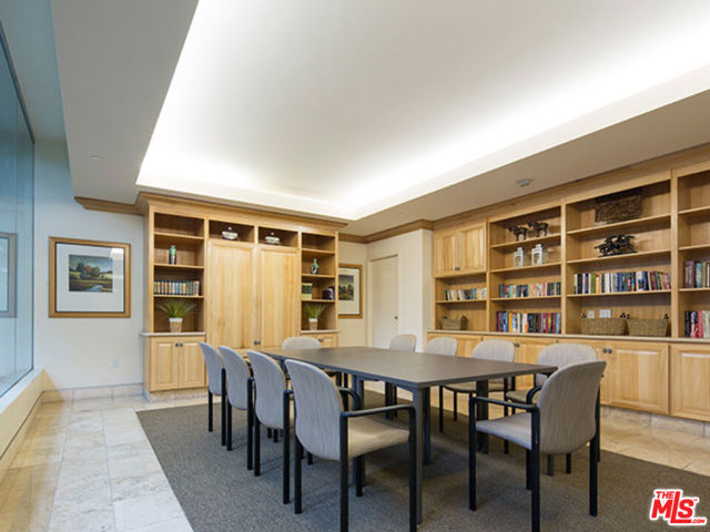 2800 Neilson Way, Santa Monica CA: https://media.crmls.org/mediaz/939d6f67-5c77-40ad-96b0-bb59c9f691f1.jpg