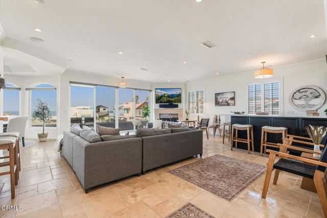 1501 Mandalay Beach Road, Oxnard CA: https://media.crmls.org/mediaz/939d74ee-b44b-43bd-8004-fae0ba96b95f.jpg