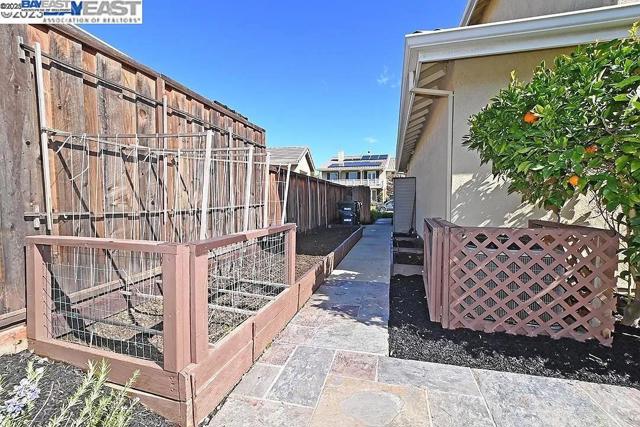 787 Barleta Ln, Livermore CA: https://media.crmls.org/mediaz/939dc94a-ccab-4ec5-92e3-0faef1bdc090.jpg