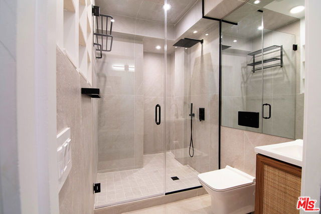 1623 S Bedford Street, Los Angeles CA: https://media.crmls.org/mediaz/939dd39f-a8df-43b0-9a17-af6b68973335.jpg