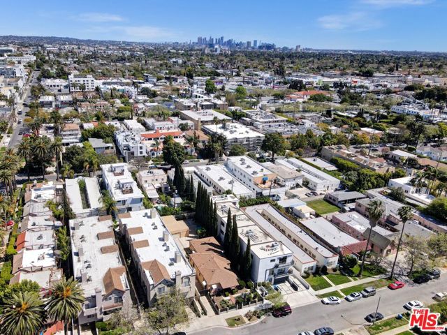 844 N Poinsettia Place, Los Angeles CA: https://media.crmls.org/mediaz/939e0adc-2e10-4b63-9ff9-41c59da85b5d.jpg