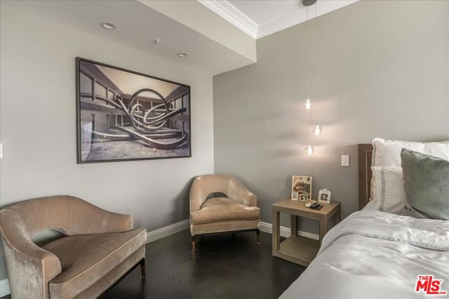 10490 Wilshire Boulevard, Los Angeles CA: https://media.crmls.org/mediaz/939edb63-ac12-4471-87eb-1eed147a1464.jpg