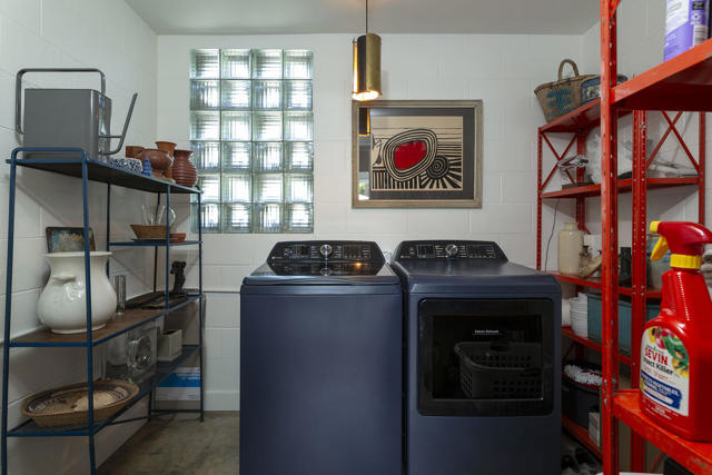 1055 E Granvia Valmonte, Palm Springs CA: https://media.crmls.org/mediaz/939ef3d7-b769-4d84-8d2e-a4c99aab5b0a.jpg