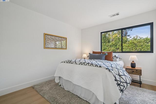 101 Carob Ln, Alameda CA: https://media.crmls.org/mediaz/939f02b3-2da7-4648-9968-90e2f95f4eaa.jpg