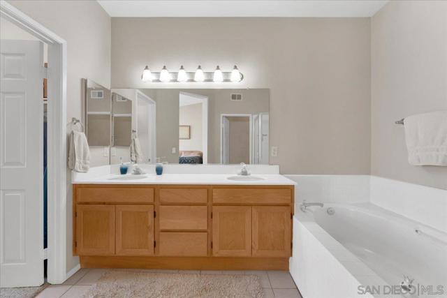 938 Camino De La Reina, San Diego CA: https://media.crmls.org/mediaz/939fdb41-4b49-48e7-a90a-7d69d9478862.jpg