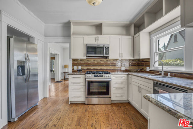 991 Palm Terrace, Pasadena CA: https://media.crmls.org/mediaz/93a066b9-b64c-42f0-aabc-0c229d9c2429.jpg