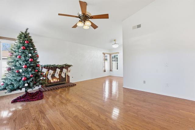 Detail Gallery Image 3 of 37 For 1693 Poesia Ct., San Diego,  CA 92154 - 4 Beds | 3 Baths