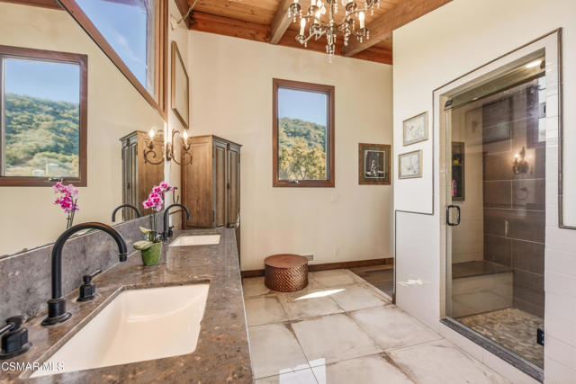 356 E Carlisle Road, Thousand Oaks CA: https://media.crmls.org/mediaz/93a0906b-0a46-4d95-bac2-0015da3880c5.jpg