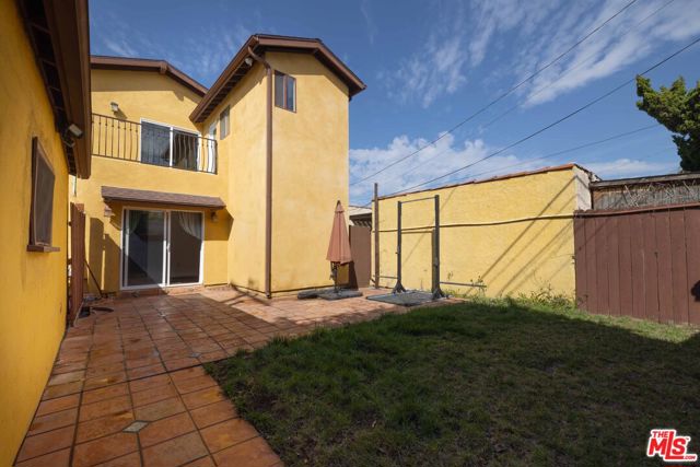 1724 S Genesee Avenue, Los Angeles CA: https://media.crmls.org/mediaz/93a0beaa-dcd9-400d-b139-3055a1bd14b5.jpg