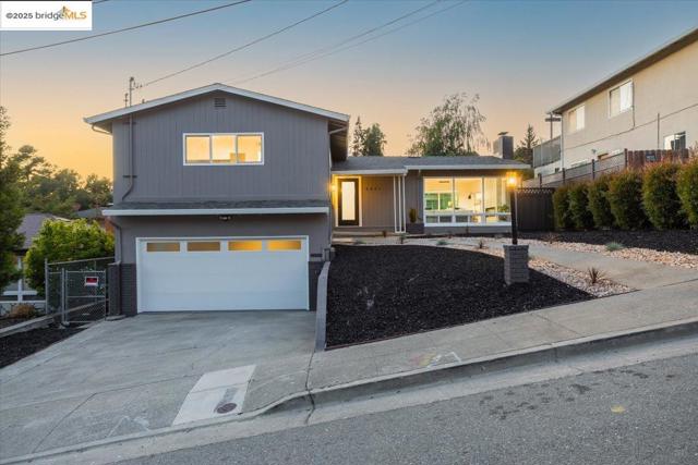 4847 Dunkirk Ave, Oakland CA: https://media.crmls.org/mediaz/93a121a1-0b64-48ea-bb59-fd25ef0b7c28.jpg