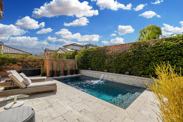 80450 Platinum Way, La Quinta CA: https://media.crmls.org/mediaz/93a25f43-ed44-4471-80b0-4106f1a14f5a.jpg