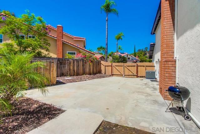 12709 Treeridge Ter, Poway CA: https://media.crmls.org/mediaz/93a2e6e7-396a-427f-aecc-c033c37d5c6d.jpg