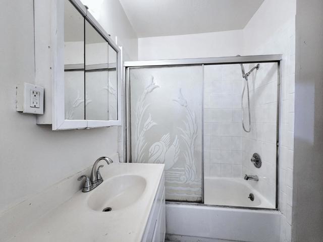 2645 23rd Avenue, Oakland CA: https://media.crmls.org/mediaz/93a2e7e4-2db3-43df-ba79-b07ab1987284.jpg