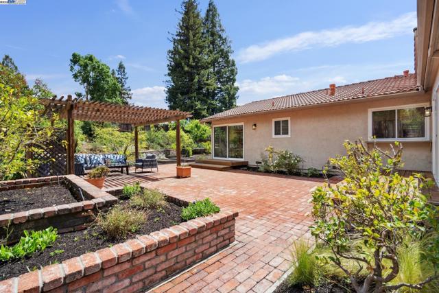 643 Contada Cir, Danville CA: https://media.crmls.org/mediaz/93a2ed70-5558-4c33-9a41-8b73bb148e21.jpg