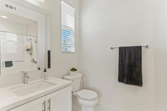 Detail Gallery Image 10 of 34 For 1573 Vista Del Mar Way #4,  Oceanside,  CA 92054 - 3 Beds | 3/1 Baths