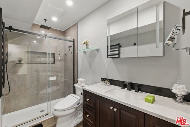 5400 Lindley Avenue, Encino CA: https://media.crmls.org/mediaz/93a3b943-4fa5-4614-8ee4-646afd2f7383.jpg