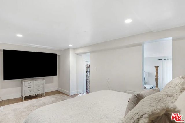 3625 Serra Road, Malibu CA: https://media.crmls.org/mediaz/93a3bbb1-c325-432d-a8f7-a1f3cfc18397.jpg