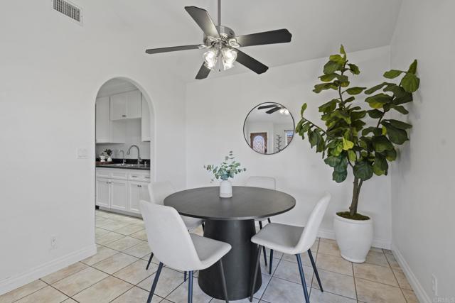 Detail Gallery Image 10 of 20 For 157 Belfast Gln, Escondido,  CA 92027 - 3 Beds | 2 Baths