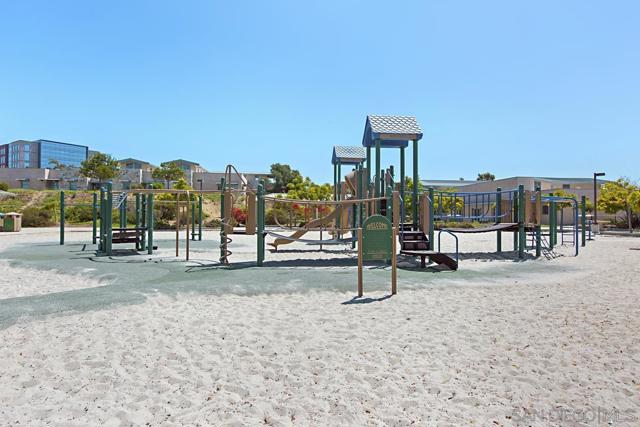 5125 Renaissance Ave, San Diego CA: https://media.crmls.org/mediaz/93a41679-a452-4b5d-91d0-acf65e0512ec.jpg