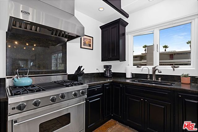 20 1/2 NORTHSTAR Street, Marina del Rey CA: https://media.crmls.org/mediaz/93a41b1a-f769-43cf-9b8d-b17bc4eb2721.jpg