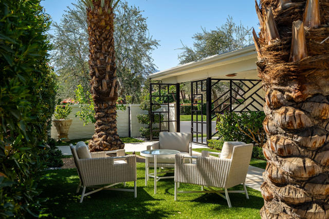 61 Mayfair Drive, Rancho Mirage CA: https://media.crmls.org/mediaz/93a47d5c-aa54-48d3-84bc-ce29c68d6655.jpg