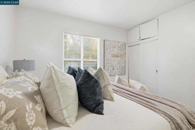 1035 Orange st, Concord CA: https://media.crmls.org/mediaz/93a48828-5df7-48b4-b63a-cb8a177d5e2c.jpg