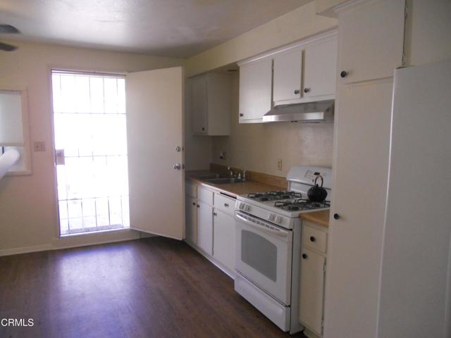 Detail Gallery Image 4 of 11 For 841 Valley Rd, Moorpark,  CA 93021 - 1 Beds | 1 Baths