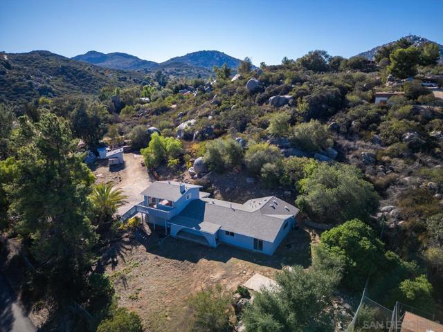 18435 Chablis Rd., Ramona CA: https://media.crmls.org/mediaz/93a5e58e-4ad3-4092-b1d5-6f3fab35163e.jpg