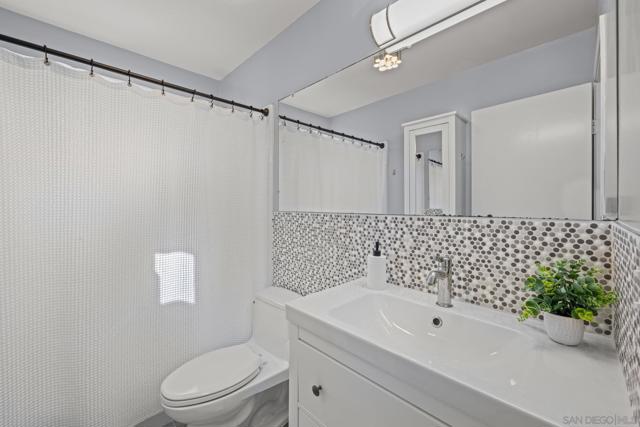 1074 Isabella Avenue, Coronado CA: https://media.crmls.org/mediaz/93a5fdf3-53cb-4ba1-97cf-2d4653c7002c.jpg