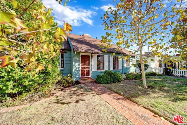 5444 Agnes Avenue photo 2
