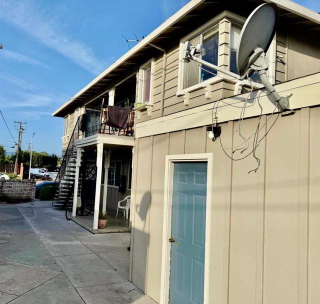 2335 Monroe Street, Santa Clara CA: https://media.crmls.org/mediaz/93a7a37e-8010-45fe-b432-47dd28fc5102.jpg
