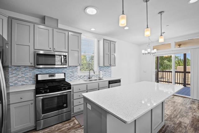 12320 Highland Estates Lane, San Martin CA: https://media.crmls.org/mediaz/93a7bf0d-9ac2-4902-aedf-c608117b9fb6.jpg