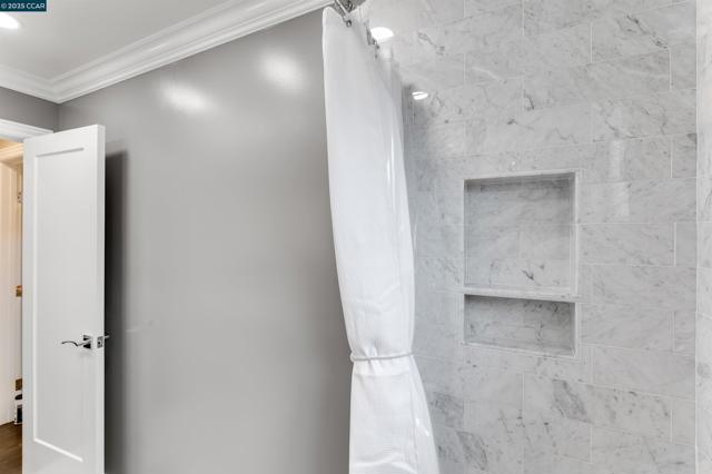 5588 Gonzalez Ct, Concord CA: https://media.crmls.org/mediaz/93a7e715-c26d-4a86-920d-0c0f48ef0fdc.jpg