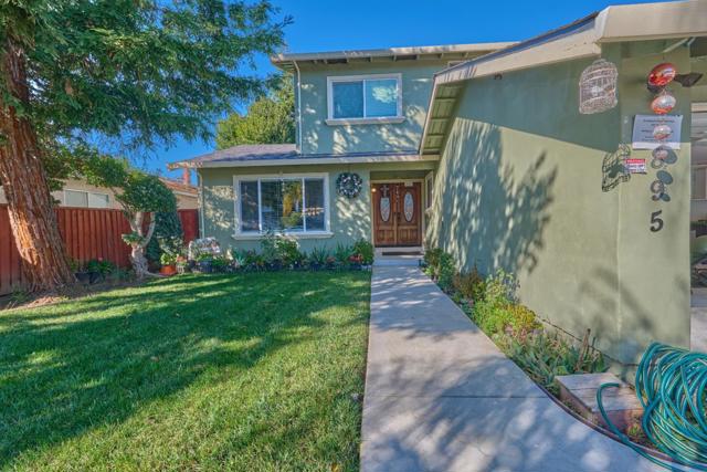 895 Greenwich Drive, Gilroy CA: https://media.crmls.org/mediaz/93a87095-f983-4bfb-ae57-171d2b2e3ce4.jpg