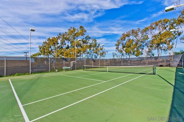 1914 Swallow Ln, Carlsbad CA: https://media.crmls.org/mediaz/93a8bbe5-65b8-4604-b9f7-b300e448fc1c.jpg