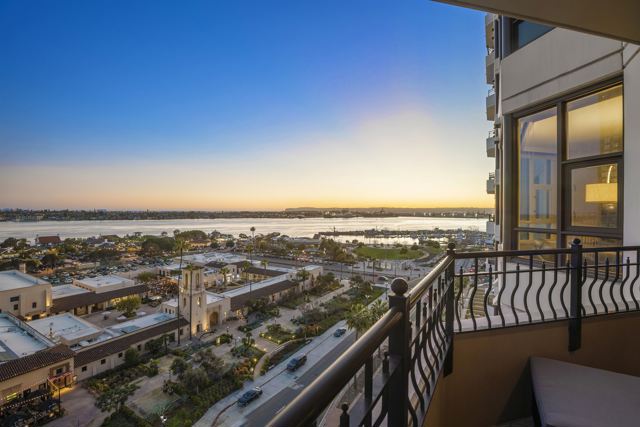 700 Harbor Dr., San Diego, California 92101, 2 Bedrooms Bedrooms, ,2 BathroomsBathrooms,Condominium,For Sale,Harbor Dr.,240011555SD