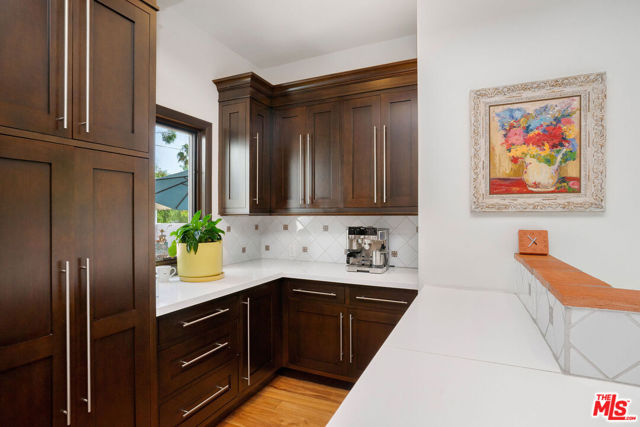 6216 Primrose Avenue, Los Angeles CA: https://media.crmls.org/mediaz/93a9117b-d927-4aca-991b-420a9e762add.jpg