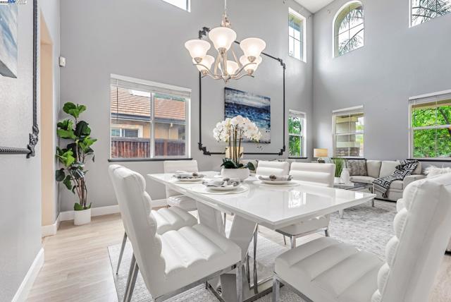 141 Pescara Blvd, Brentwood CA: https://media.crmls.org/mediaz/93a92b00-d2a8-4a9f-95ea-45162b53e3e8.jpg