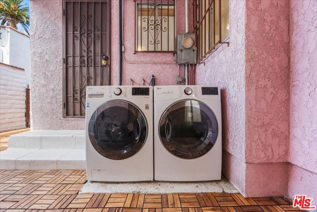 2840 S Mansfield Avenue, Los Angeles CA: https://media.crmls.org/mediaz/93a9517e-966f-4bda-bb34-34bbbf599c89.jpg