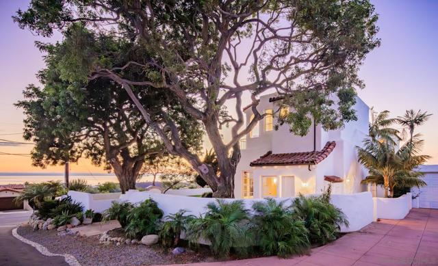 308 Corto St, Solana Beach CA: https://media.crmls.org/mediaz/93a9a821-1f51-4e6a-a874-32b10ff9310b.jpg