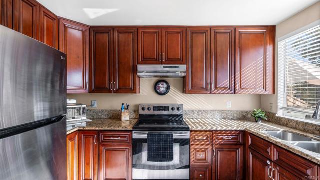 Detail Gallery Image 7 of 28 For 8146 Lemon Grove Way #B,  Lemon Grove,  CA 91945 - 2 Beds | 1/1 Baths