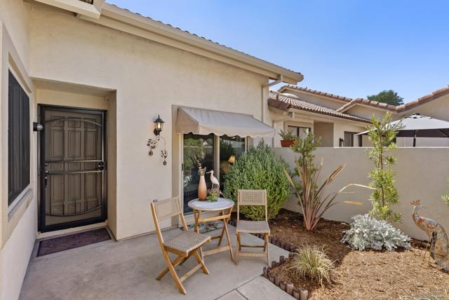 17909 Avenida Alozdra, San Diego CA: https://media.crmls.org/mediaz/93aa48e2-dc66-4498-8ba6-275a652fd8b9.jpg