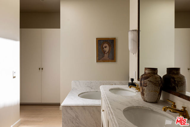 4228 Los Nietos Drive, Los Angeles CA: https://media.crmls.org/mediaz/93aa604f-be0b-4b5e-805c-ea3f6a1aa106.jpg