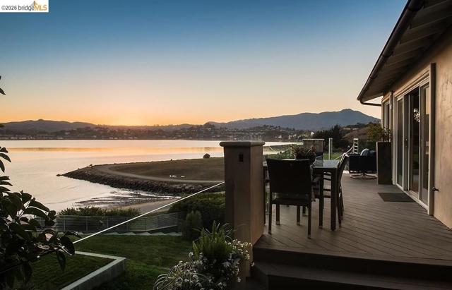 20 Bayshore TER, Tiburon CA: https://media.crmls.org/mediaz/93aab08f-94d1-4c90-9a03-7fa8aac4732b.jpg